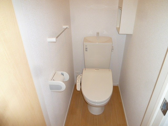 Ｒｅｖｉｖｅ８９　Ｗｅｓｔのトイレ|落ち着いた色調のトイレです