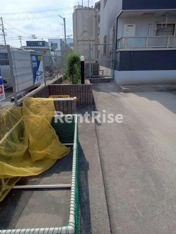 CoqGasseauの駐車場