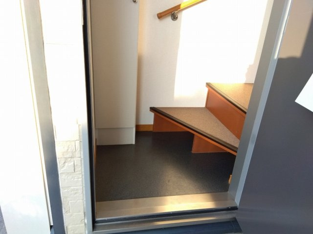 レオパレス川之江中央の玄関