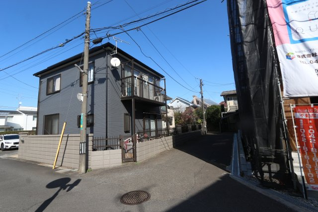 【Cradle garden】小平市大沼町第12の外観|カースペースは2台分確保。急な来客にも対応できます。