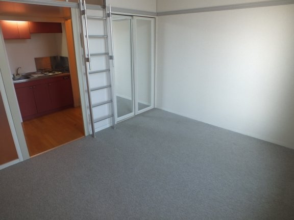 レオパレスサンライズⅠの居間・リビング|使いやすいリビングです