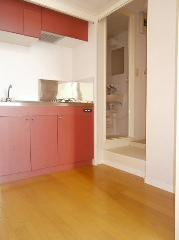 レオパレスサンライズⅠのキッチン|コンパクトなキッチンで掃除もラクラク