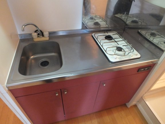 レオパレスサンライズⅠのキッチン|2口ガスコンロ