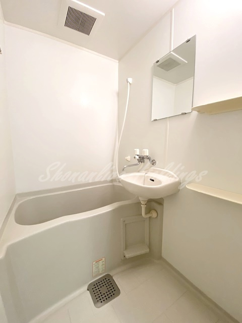 藤沢市遠藤の賃貸マンションの浴室|清潔感のあるお風呂です♪