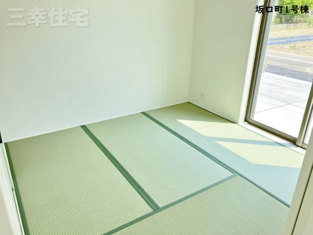 碧南市坂口町の和室|独立もする1階洋風和室5帖。小さなお子さんがいらっしゃるご家庭に喜ばれています♪