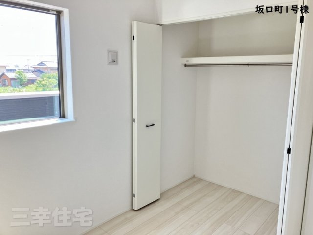 碧南市坂口町1号棟の収納|洋室の収納　2階の3部屋すべて南向き