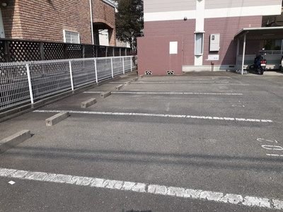 【駐車場】 | メゾン永豊 | 駐車場に車を止められます