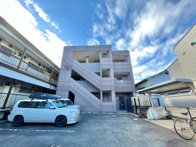 【駐車場】 | 梅町マンション | 外観写真（昼）