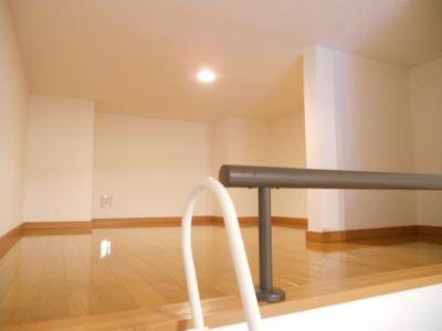 ロフティ大和の寝室|ロフト広々5.1帖