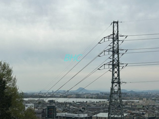 【展望】 | レックスガーデン大津石山 | 青い空が広がる開放的なバルコニー。日差しを遮るものがないので、洗濯物が多くても安心です。