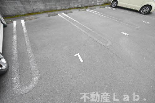 フェリーチェの駐車場