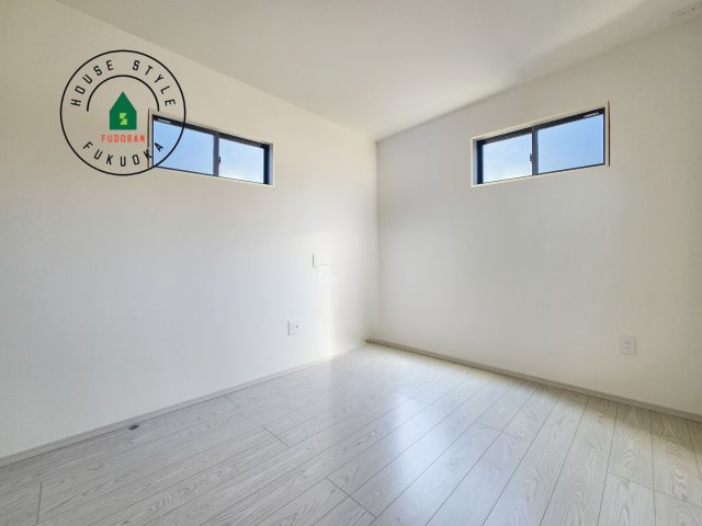 糟屋郡志免町桜丘3丁目第6-2棟（2号棟）の内観：施工例|柔らかい陽光が差し込む明るいお部屋を演出する設計。彩光の取れる窓が気持ちの良いお部屋を創り上げます。