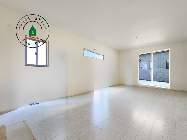 糟屋郡志免町桜丘3丁目第6-2棟（2号棟）の内観：施工例|ご家族を近くに感じられる対面キッチンのLDK。会話もはずみそうですね。