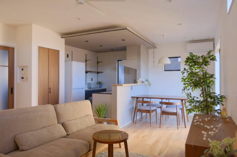 三里塚御料　新築戸建て（平屋建て）の居間・リビング