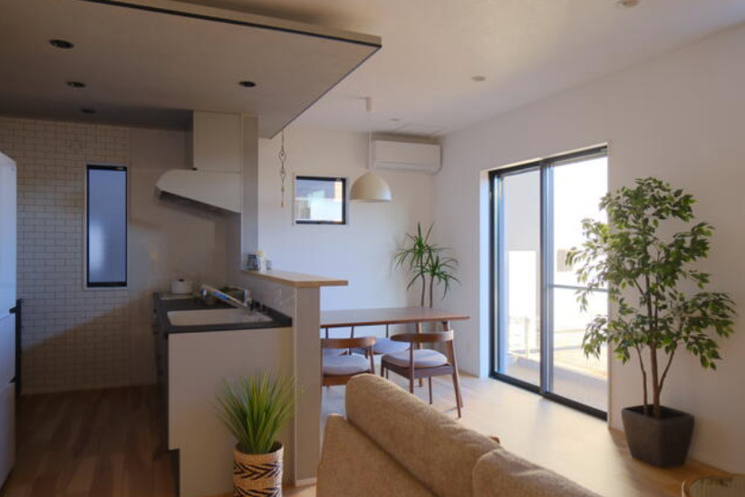 三里塚御料　新築戸建て（平屋建て）の居間・リビング