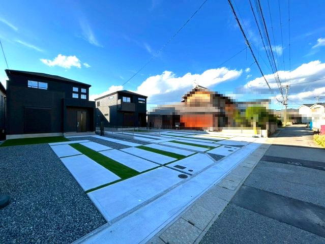 三木市末広1丁目　全3棟-1号棟の前面道路含む現地写真