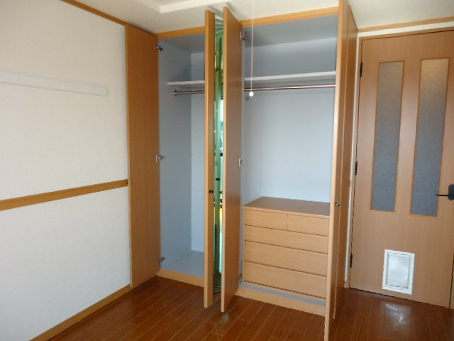 ドリームウィングＢ棟の収納|クローゼット（反転）（イメージ）