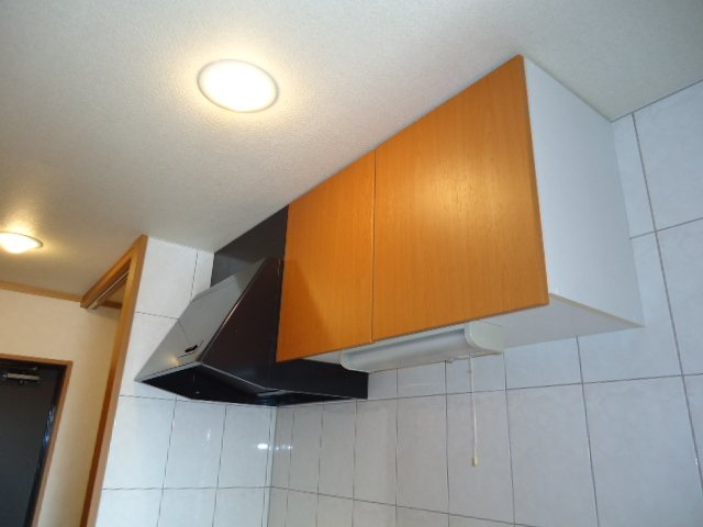 ドリームウィングＢ棟のキッチン|キッチン吊棚（反転）（イメージ）