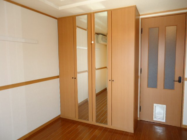 ドリームウィングＢ棟の収納|クローゼット（反転）（イメージ）