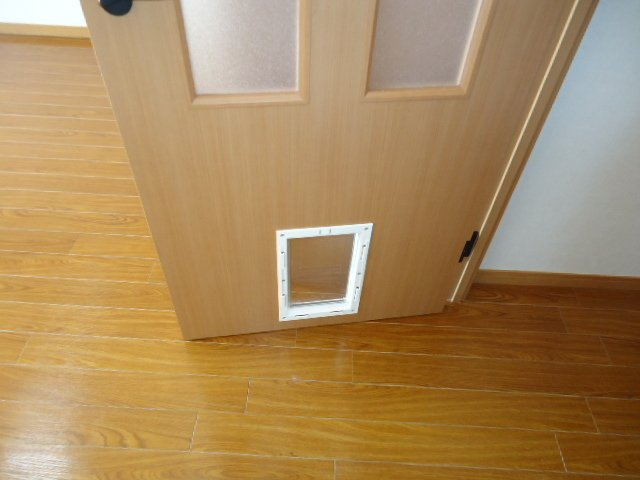 ドリームウィングＢ棟のその他|ペットくぐり戸（イメージ）