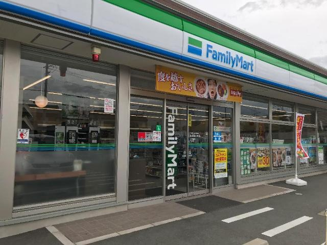 ドリームウィングＢ棟の周辺|ファミリーマート豊川小坂井伊奈店まで1,468ｍ