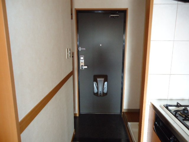 ドリームウィングＢ棟の玄関|玄関（反転）（イメージ）