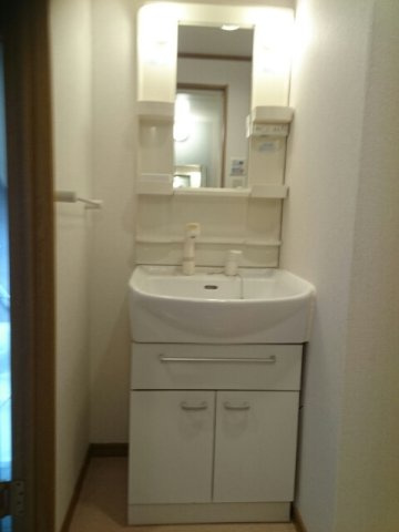 熊本市東区保田窪本町の賃貸マンションの洗面所|コンパクトで使いやすい洗面所
