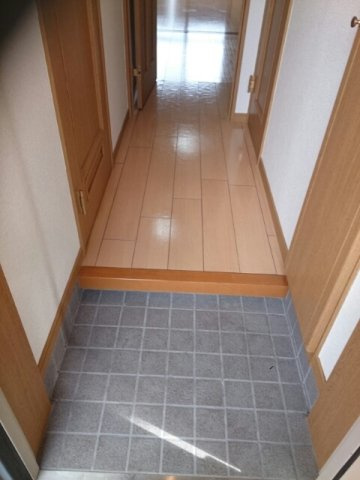熊本市東区保田窪本町の賃貸マンションの玄関|収納もある玄関です