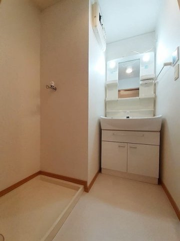 Ｖｉｌｌａ　桜　Ⅱの洗面所|明るい洗面所です