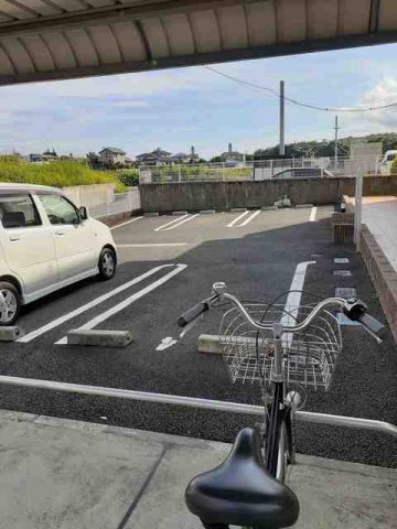 熊本市北区龍田１丁目のアパートの駐車場|車をお持ちの方に嬉しい駐車場付きの物件です