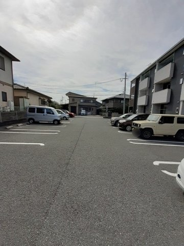 合志市須屋のアパートの駐車場|駐車場に車を止められます