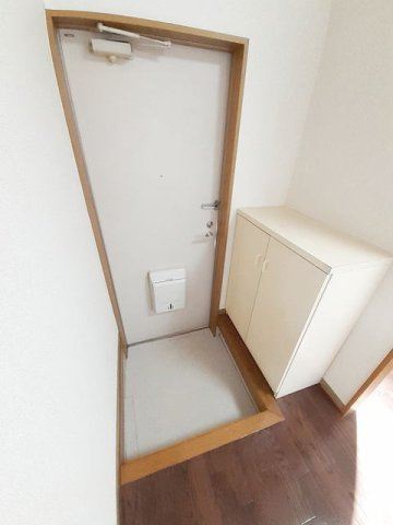 Ｉ．Ｓ．ハイムの玄関|収納もある玄関です