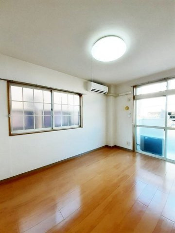 Ｉ．Ｓ．ハイムの内装|明るい室内です