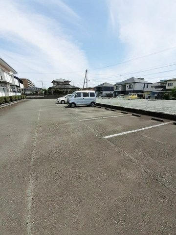 ヒガシコート宮ノ上の駐車場|駐車場完備です