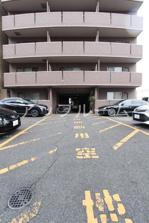 プリミエールJYOJYOの駐車場