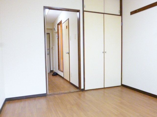 コーポオカダⅠの洋室|奥行きのある洋室です☆