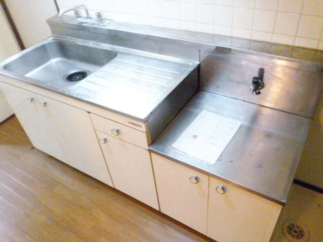 コーポオカダⅠのキッチン|ガスコンロが2口設置可能です♪