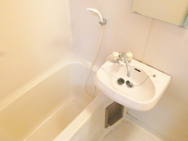 コーポオカダⅠの浴室|浴室と洗面台の2点セットです♪