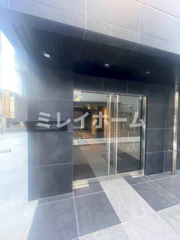 アルコバレーノカワサキウエストのエントランス