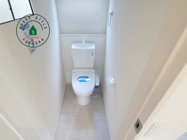 福岡市南区井尻4丁目第1-2棟（2号棟）の内観：施工例|温水洗浄便座を完備しております。2ヶ所にトイレがあるのは朝の慌ただしい時間も安心です。