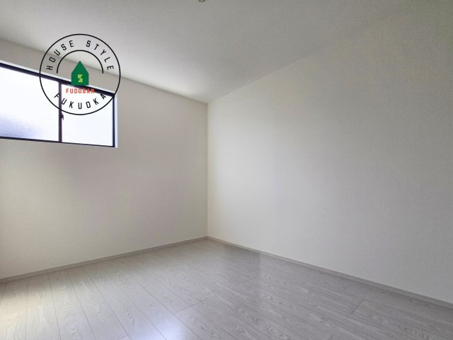 福岡市南区井尻4丁目第1-2棟（2号棟）の内観：施工例|落ち着いた色調の洋室です。