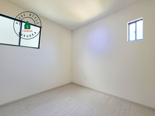 福岡市南区井尻4丁目第1-2棟（2号棟）の内観：施工例|柔らかい陽光が差し込む明るいお部屋を演出する設計。彩光の取れる窓が気持ちの良いお部屋を創り上げます。