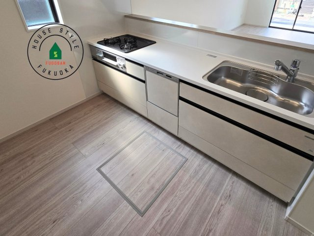 福岡市南区井尻4丁目第1-2棟（2号棟）の内観：施工例|キッチン。グリル・食器洗い乾燥機・浄水器も完備。