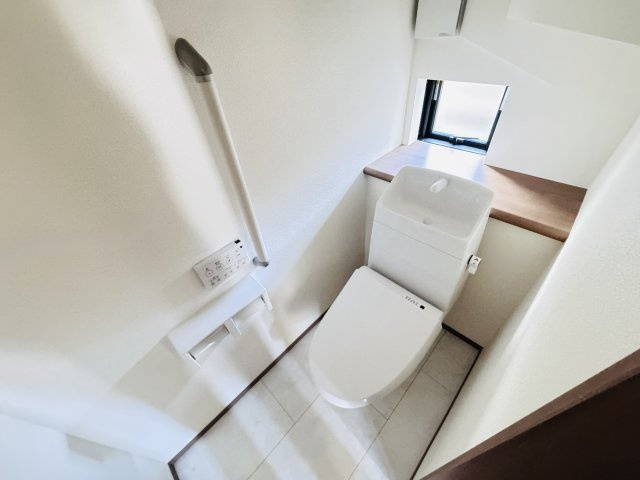 柏市南増尾３丁目新築戸建【土南部小学校：8分】のトイレ|温水洗浄暖房便座