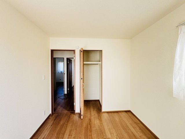 柏市南増尾３丁目新築戸建【土南部小学校：8分】の収納|6帖洋室収納