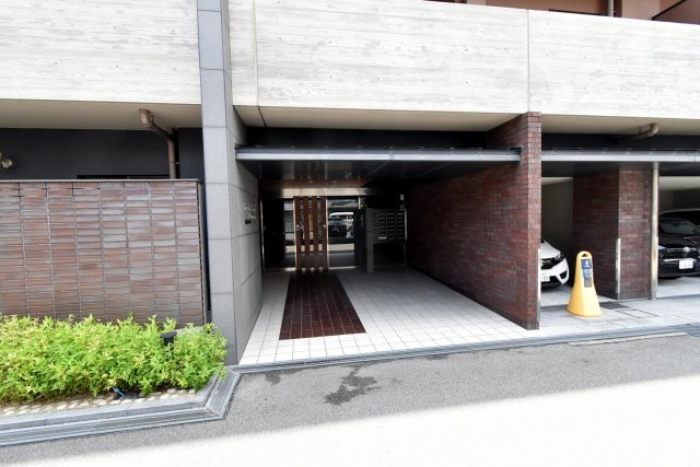 ブライロード西宮のエントランス