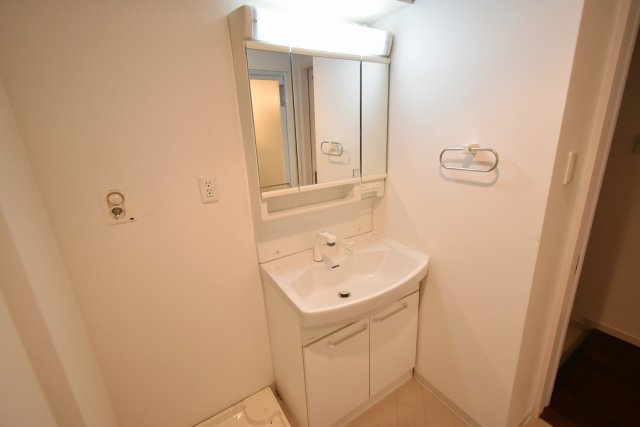 ブライロード西宮の洗面所|別部屋イメージ