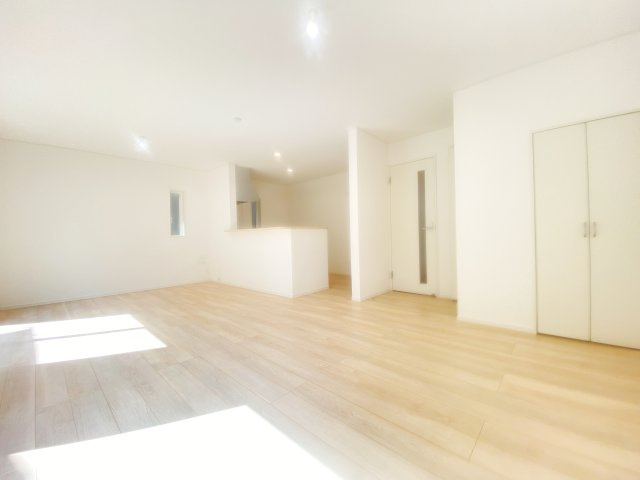 『八王子市新築戸建て』八王子大楽寺町147-5【仲介手数料無料】　３１期の居間・リビング|～仲介手数料無料☆八王子ひなた不動産～八王子市大楽寺町　新築戸建て