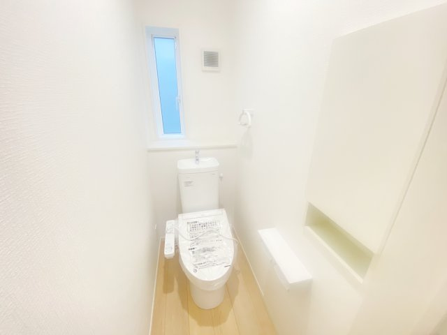『八王子市新築戸建て』八王子大楽寺町147-5【仲介手数料無料】　３１期のトイレ|～仲介手数料無料☆八王子ひなた不動産～八王子市大楽寺町　新築戸建て