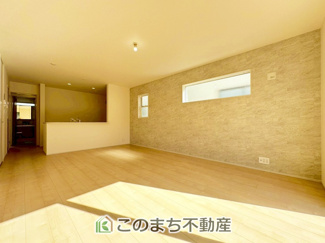 【居間・リビング】 | LiveleGarden.S第5下野小金井　1号棟 | オープンでのびやかな空間を生み出す、こだわりの広がりとゆとり。家族と過ごす時間を大切にしたい方にぴったりの明るくゆとりある住空間です。
